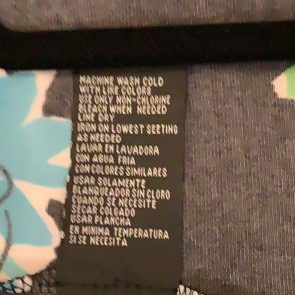 R & K Dress - Picture 5 of 5